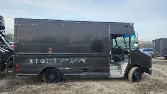 Picture of 2006-freightliner-mt45-chassis-truck-delivery